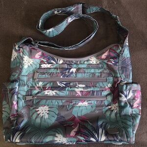 Lug Camper And Tram - Botanival Multi